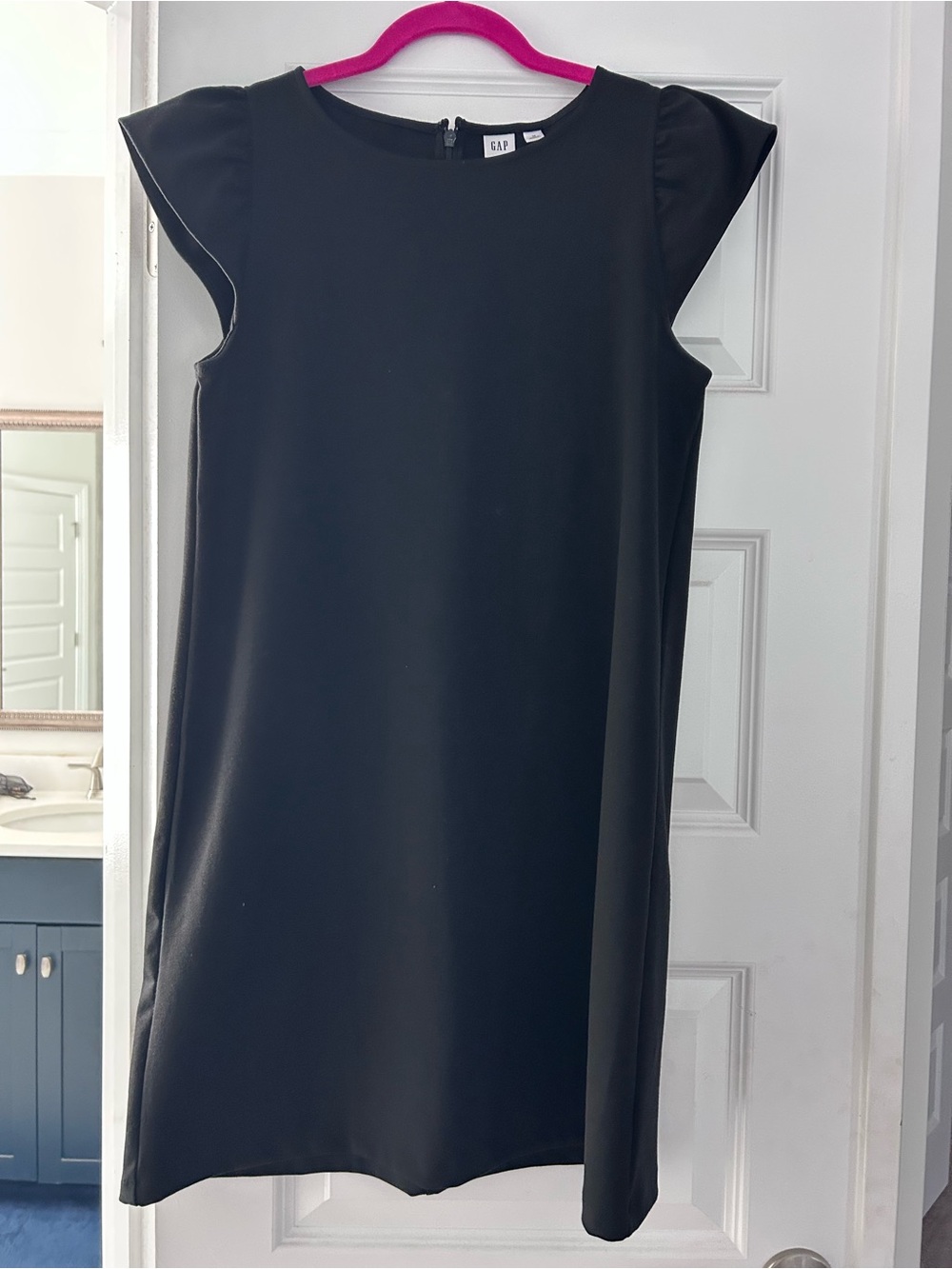 GAP Black Cap-Sleeve Mini Shift Dress Med